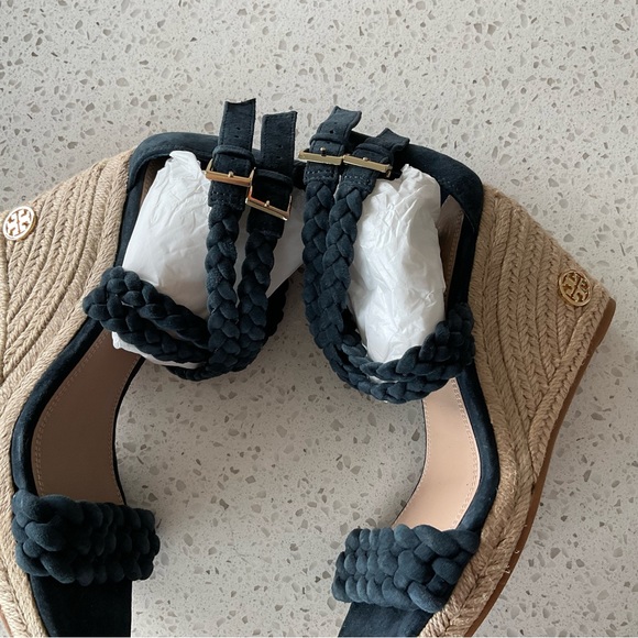 BRAND NEW TORY BURCH NAVY BLUE WEDGE SUEDE SANDAL US SIZE 7.5 GORGEOUS! - Picture 3 of 7